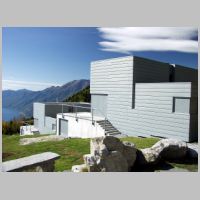 Wohnhäuser von Mario Botta auf Cardada (Locarno), erbaut im Jahr 2002, photo LittleJoe, Wikipedia.jpg